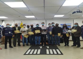 Graduada primera promoción de pilotos de drones