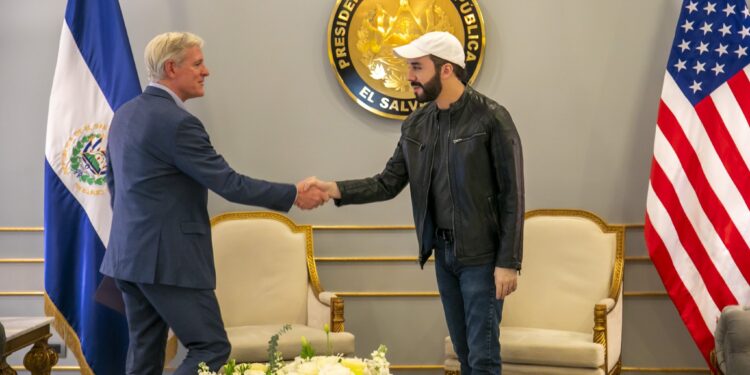 Bukele, tras reunirse con un representante de EE UU: "Nuestra independencia no está a la venta" 1 FGHYtShWYAAiORu