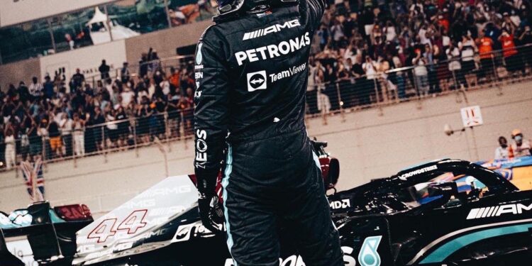"F1"Hamilton recibe el título de caballero 1 FGVqTiSXIAQQrYP