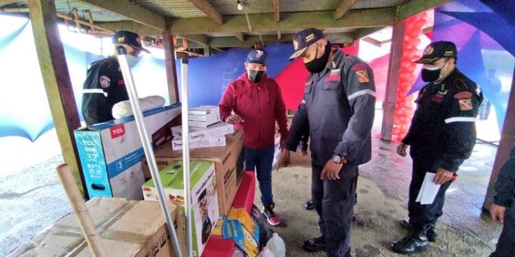 Estación de Bomberos recibe dotación de vehículo e insumos