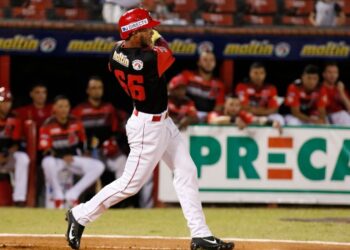 Flores y Linares desplumaron a las Aguilas