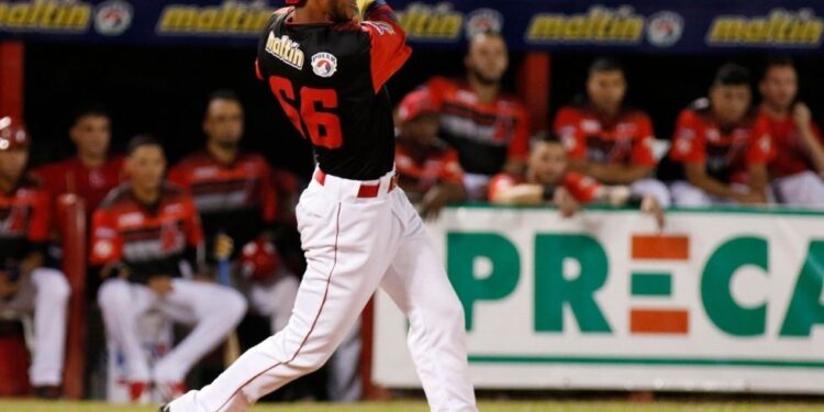 Lara 6-5 ante Tigres de Aragua bajándolos al 5 lugar de la tabla 1 Flores y Linares desplumaron a las Aguilas