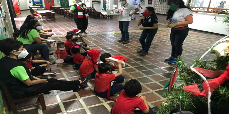 Corpoelec presenta Electro Cuento en centro de educación Argelia Laya