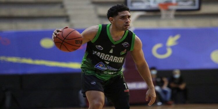 "62 a 55" a punta de defensa por parte Guaiqueries a Heroes 1 Humberto Bompart 5 800x445 1