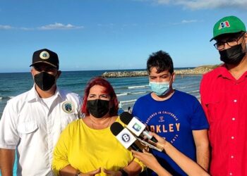 Leticia Gomez, viceministra de Turismo internacional junto a autoridades de La Guaira.