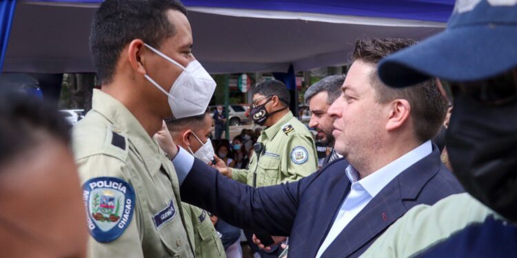 Gustavo Duque: "redujimos un 116% los índices delictivos" 1 Duque aseguró que PoliChacao será la mejor policía de Venezuela
