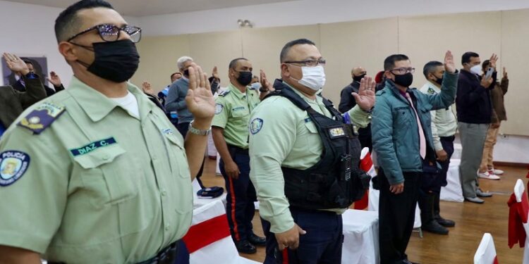 Juramentan Comités de Contraloría Social Policial 1 Juramentan Comités de Contraloría Social Policial