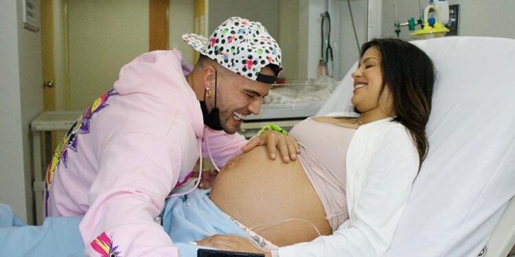 Gustavo Elis dío la bienvenida a Bella Elis 1 Karlis