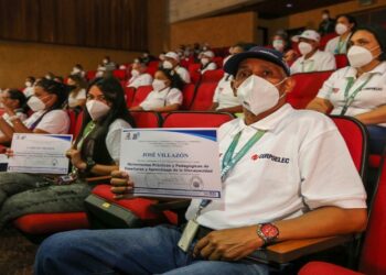 Certifican a trabajadores del Ministerio de Energía Eléctrica