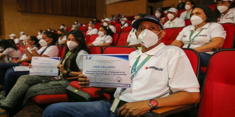 Certifican a trabajadores del Ministerio de Energía Eléctrica 1 Certifican a trabajadores del Ministerio de Energía Eléctrica