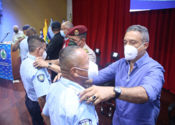 El secretario del Poder Popular para la Gestión Pública, Pedro Bastardo asistió en representación del gobernador del estado.