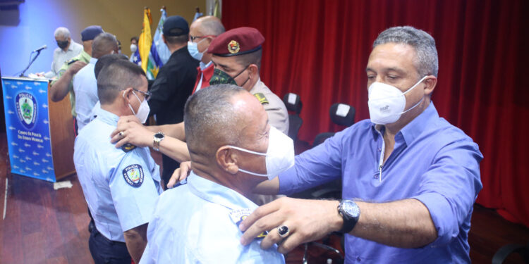 El secretario del Poder Popular para la Gestión Pública, Pedro Bastardo asistió en representación del gobernador del estado.