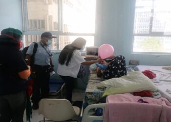 Corpoelec entrega juguetes a niños del J.M. de los Ríos