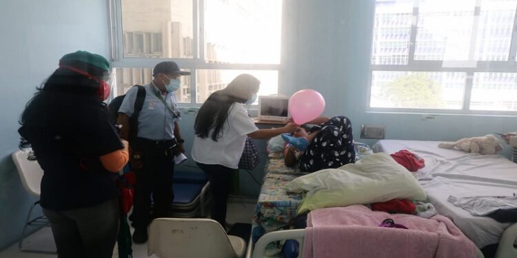 Corpoelec entrega juguetes a niños del J.M. de los Ríos 1 Corpoelec entrega juguetes a niños del J.M. de los Ríos