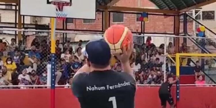 Rehabilitada cancha deportiva en el Valle Caracas 1 Rehabilitada cancha deportiva en el Valle Caracas