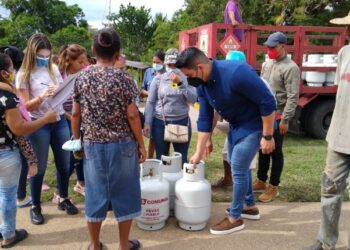 gasmaca entrego 85 cilindros a habitantes del sector cano de los becerros laverdaddemonagas.com cano los becerros 1