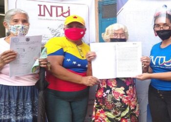 Habitantes de Macarao en Caracas recibieron títulos de tierras urbanas