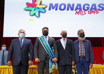 Autoridades presentes en la juramentación del Gobernador electo de Monagas.