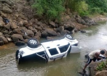 El alcalde viajaba junto a su esposa e hijos