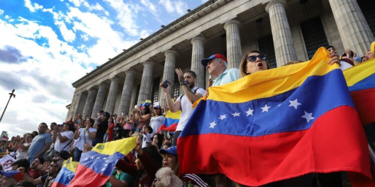 Venezolanos denuncian que les es negado el ingreso a Argentina con documentos vencidos 1 El “Programa Especial para Migrantes Venezolanos” permitía desde inicios de 2019 entrar al país con cédula y pasaportes vencidos de hasta 2 años.