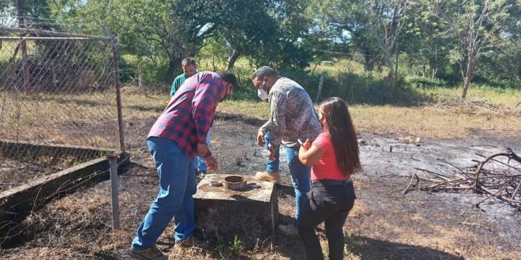 Alcalde Monteverde comprometido a solucionar problema de agua en zona alta de Areo 1 Alcalde Daniel Monteverde de la mano con el Gobernador Ernesto Luna solventará la problemática del agua en Los Pozos de Areo.