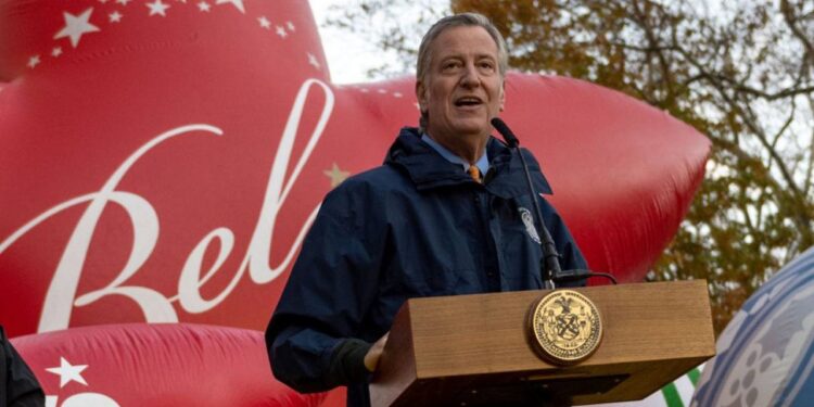 Alcalde de Nueva York no descarta cancelar las fiestas de Fin de Año por COVID-19 1 Prevén cancelar fiestas de Fin de Año en Nueva York