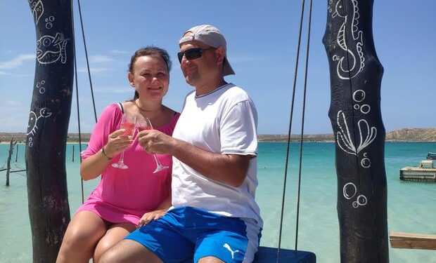 Turistas rusos disfrutando de la belleza de Margarita.