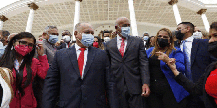 Maduro felicita nueva directiva de la AN