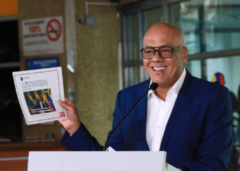 Jorge Rodríguez catalogó de paupérrima proceso de firmas para referendo