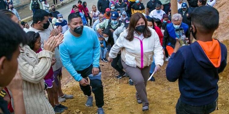 Rehabilitan carretera vieja de La Vega