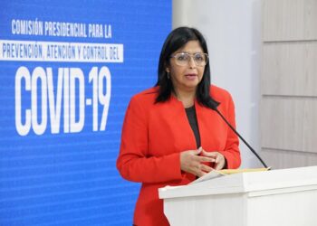 Delcy Rodríguez insta a la población a continuar vacunandose