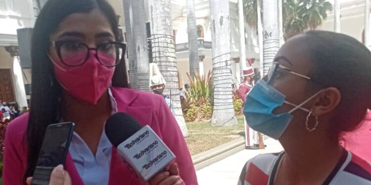 Montero: Queremos que la juventud siga apostando por el emprendimiento 1 Montero indicó que hay unas leyes que están siendo discutidas y tratan el emprendimiento juvenil