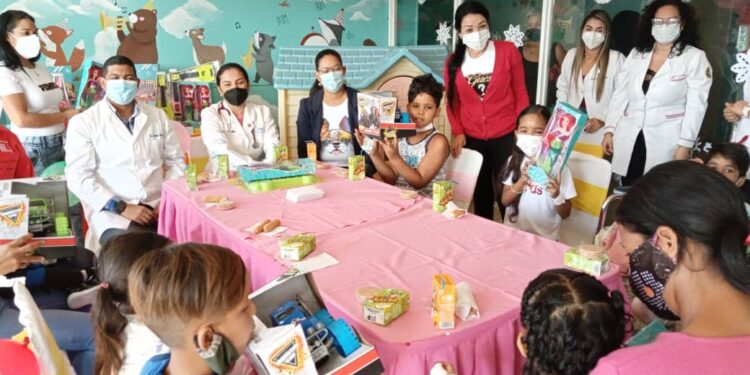 Reyes Magos llegan a la Unidad Pediátrica y de Triaje del Núñez Tovar 1 La alegría de los niños al ver sus juguetes