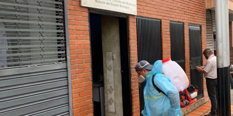 Desinfectan oficinas del Saren en Monagas