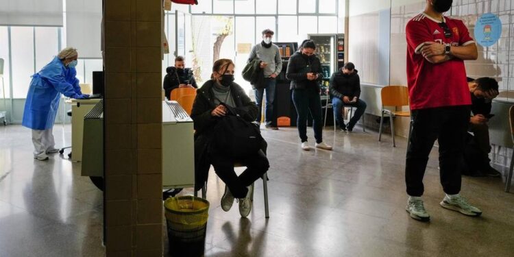 España detectó los primeros casos de Flurona (gripe y COVID-19) 1 Son pocos los casos que se detectaron en el país