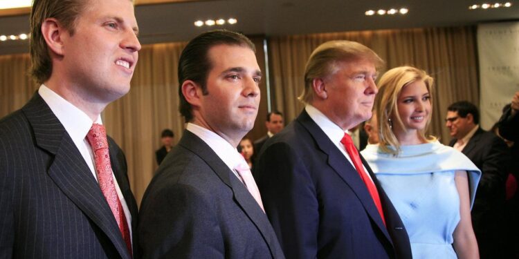 Fiscal de Nueva York interrogara a hijos de Trump por fraude 1 La empresa inmobiliaria de los Trump también está siendo investigada