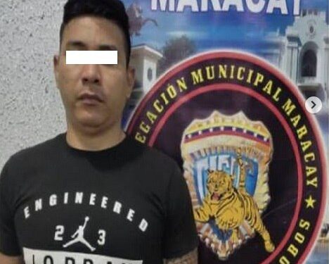 En la incautación se encontró logos de instituciones policiales