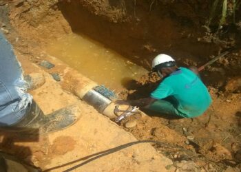 Hidrocapital atiende avería de tubería en 23 de Enero