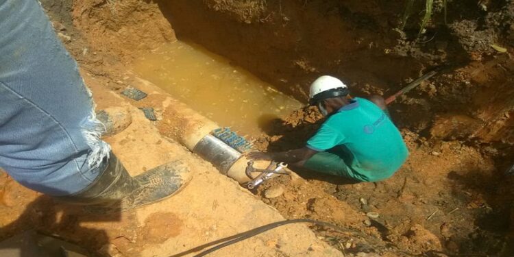 Hidrocapital atiende avería de tubería en 23 de Enero 1 Hidrocapital atiende avería de tubería en 23 de Enero