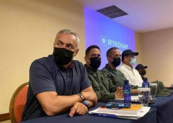 Ministro Alí Padón junto a autoridades de Nueva Esparta.