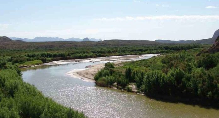 Río Bravo ubicado en la frontera de Estados Unidos y México.