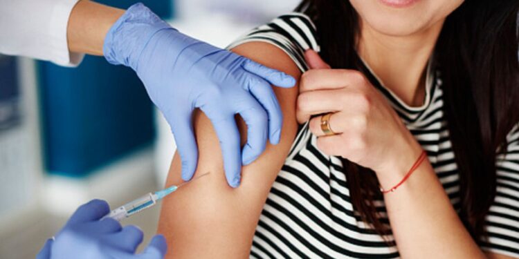 Mujeres vacunadas contra el covid-19 podrían presentar cambios en ciclo menstrual 1 La investigación realizó un seguimiento de casi 4.000 mujeres en los EEUU.