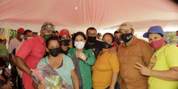 Ministerio de Agricultura Urbana entregó financiamientos a 150 Clap Productivos de Sucre 1 Con estos financiamientos los agricultores fortalecerán sus capacidades productivas.