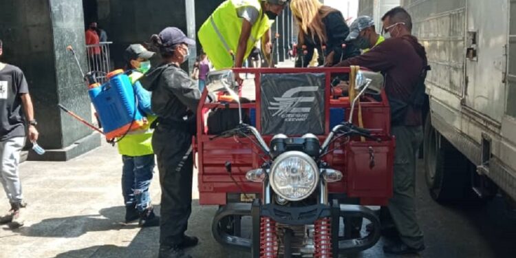 "Brigada Caza COVID" atendió a la Dirección General de Participación Ciudadana 1 Desinfectó las oficinas de la AN