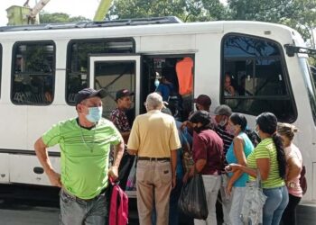 Los choferes alegan que aumento de pasaje es por los costos del mantenimiento