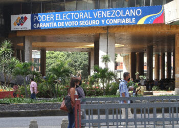 Congresista Meeks pide a Biden reconocer CNE