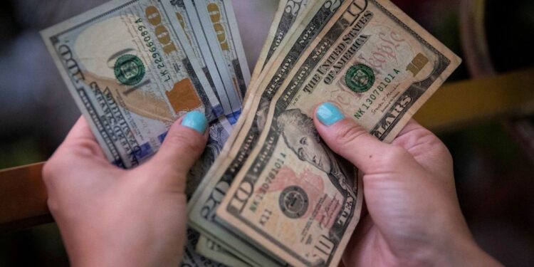 Así se ubicó el DolarToday este lunes 10 de enero 1 Así refleja el BCV la tasa cambiaria del día