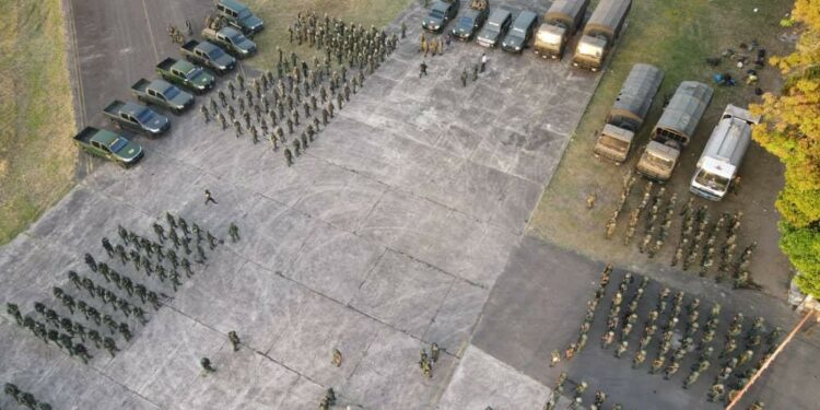 Domingo Hernández: La FANB luchará contra los grupos Tancol en cualquiera de sus formas 1 FANB refuerza despliegue en el estado Apure, fronterizo con Colombia.