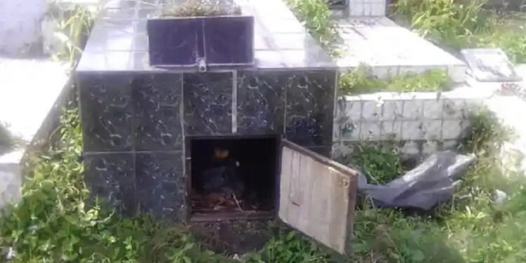 San Cristóbal: trasladó el cadáver de su esposo al cementerio y lo metió en una tumba 1 Autoridades indicaron que la mujer sufre de trastornos psiquiátricos