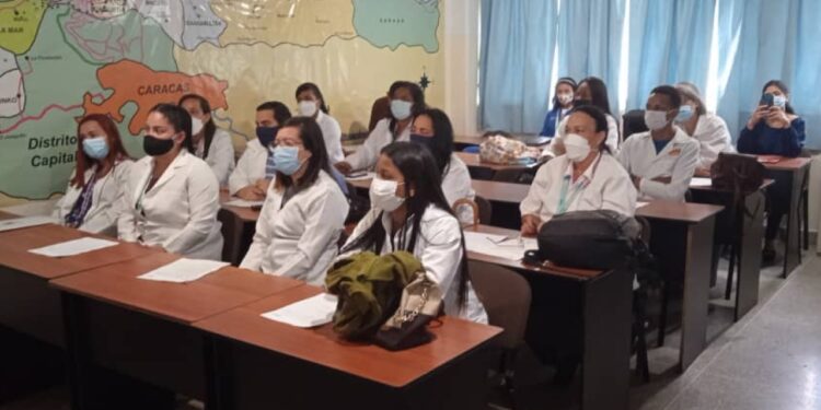 24 médicos comunitarios fueron incorporados al sistema de salud en La Guaira 1 Médicos comunitarios se unen al sistema de salud regional.